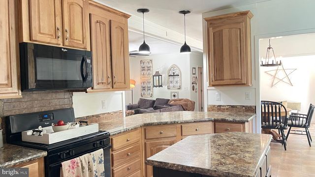 67 FOXHILL RD, Quakertown, PA 18951