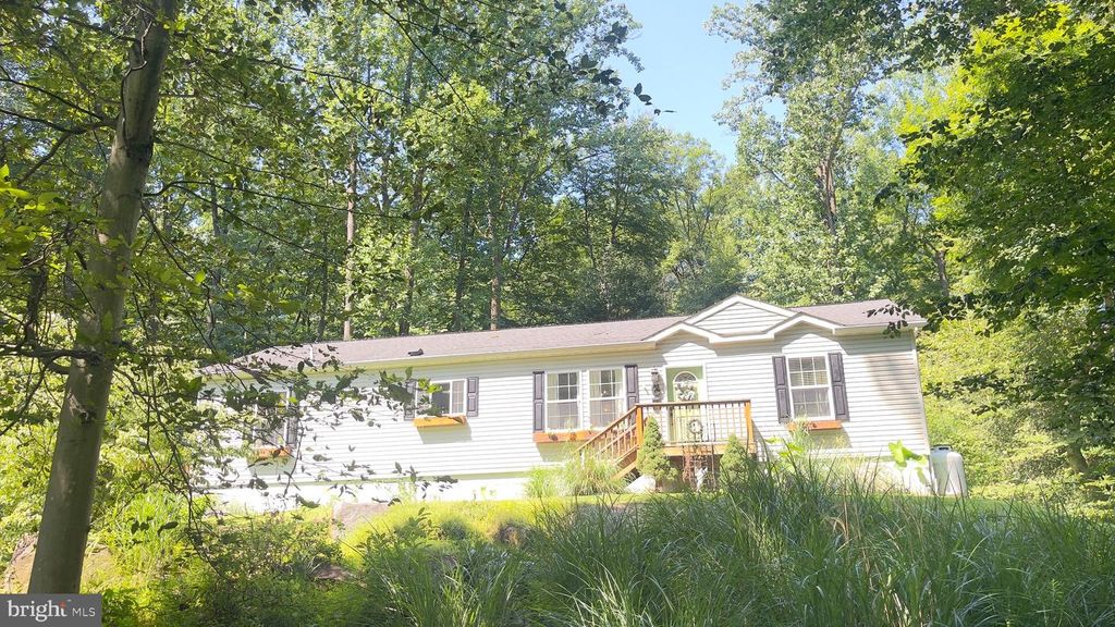 67 FOXHILL RD, Quakertown, PA 18951