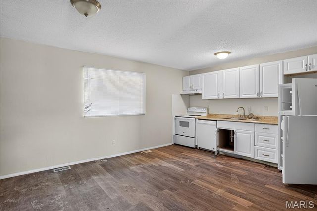 2371 Farflung Drive, Florissant, MO 63031
