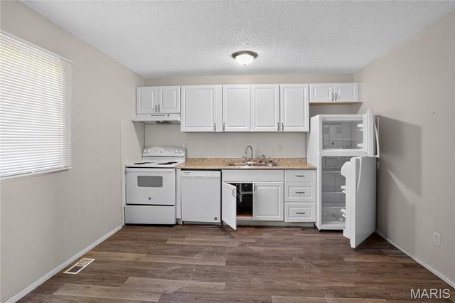 2371 Farflung Drive, Florissant, MO 63031