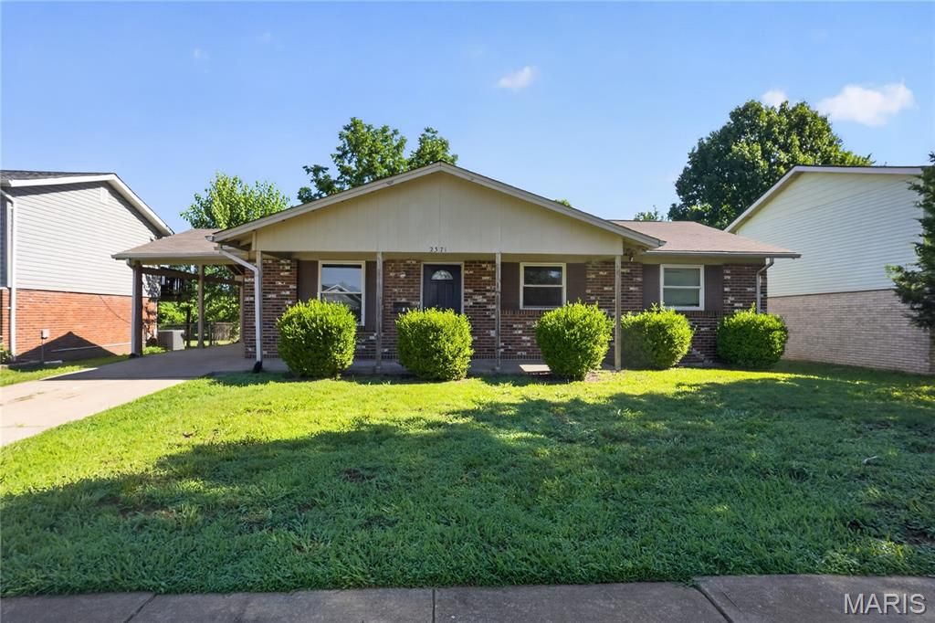 2371 Farflung Drive, Florissant, MO 63031