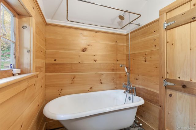 289 E Main Street, Centerport, NY 11721