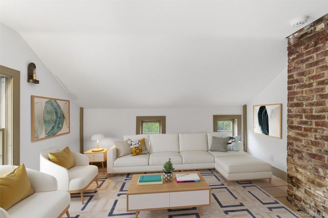 289 E Main Street, Centerport, NY 11721