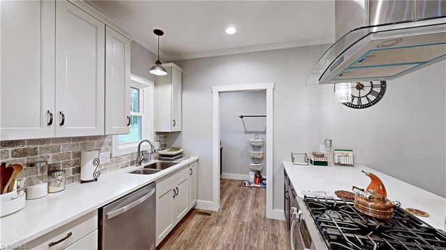 101 Chimney Court, Jamestown, NC 27282