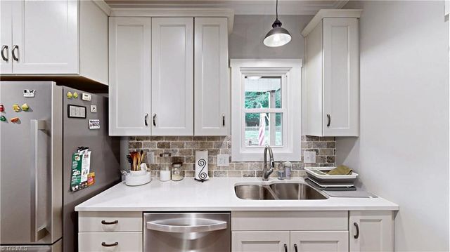 101 Chimney Court, Jamestown, NC 27282