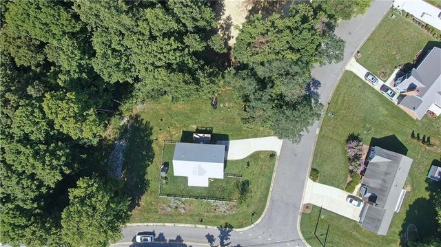 101 Chimney Court, Jamestown, NC 27282