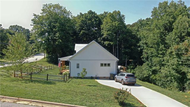 101 Chimney Court, Jamestown, NC 27282