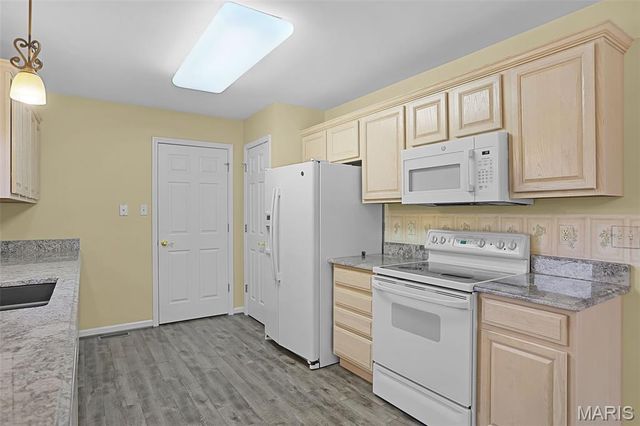 10276 Highbury Lane, St Louis, MO 63123