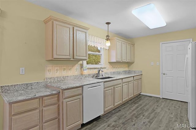 10276 Highbury Lane, St Louis, MO 63123