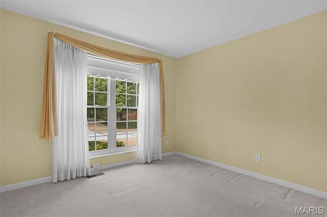 10276 Highbury Lane, St Louis, MO 63123