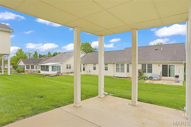 10276 Highbury Lane, St Louis, MO 63123