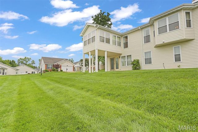 10276 Highbury Lane, St Louis, MO 63123