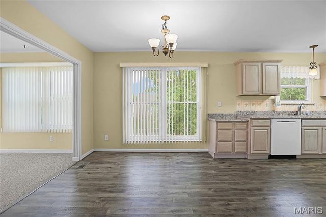 10276 Highbury Lane, St Louis, MO 63123