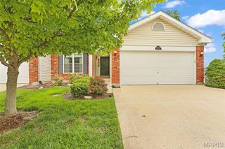 10276 Highbury Lane, St Louis, MO 63123