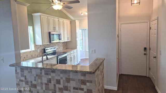 4948 Lake Waterford Way W 203-2, Melbourne, FL 32901