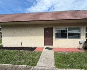 5402 NW 24th Ct 70, Lauderhill, FL 33313