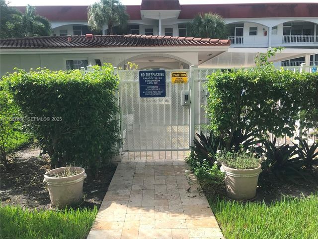 581 Blue Heron Dr 122-B, Hallandale Beach, FL 33009