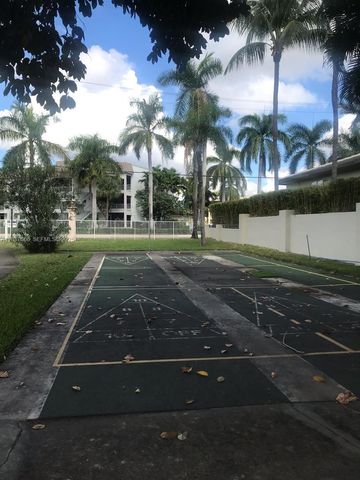 581 Blue Heron Dr 122-B, Hallandale Beach, FL 33009