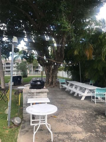 581 Blue Heron Dr 122-B, Hallandale Beach, FL 33009