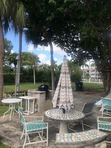 581 Blue Heron Dr 122-B, Hallandale Beach, FL 33009