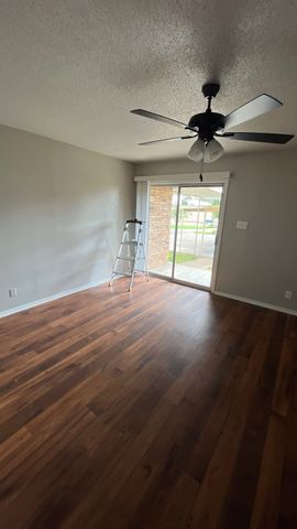 114 Meadow View Drive, Cleburne, TX 76033