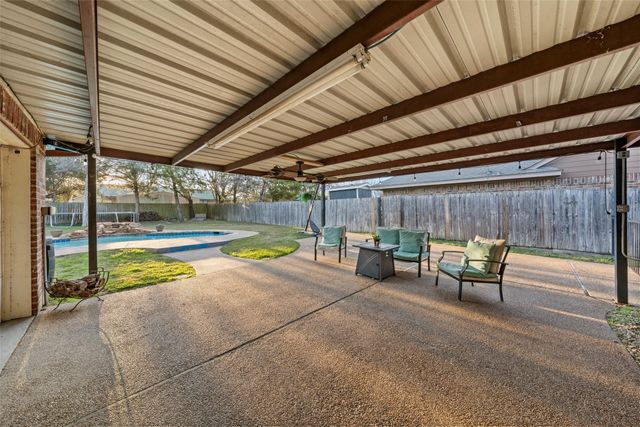 104 Flat Creek Drive, Robinson, TX 76706