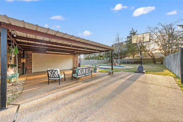 104 Flat Creek Drive, Robinson, TX 76706