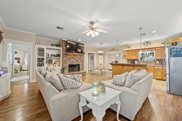 104 Flat Creek Drive, Robinson, TX 76706