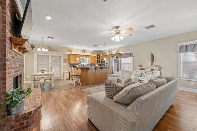 104 Flat Creek Drive, Robinson, TX 76706