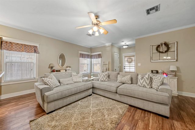 104 Flat Creek Drive, Robinson, TX 76706