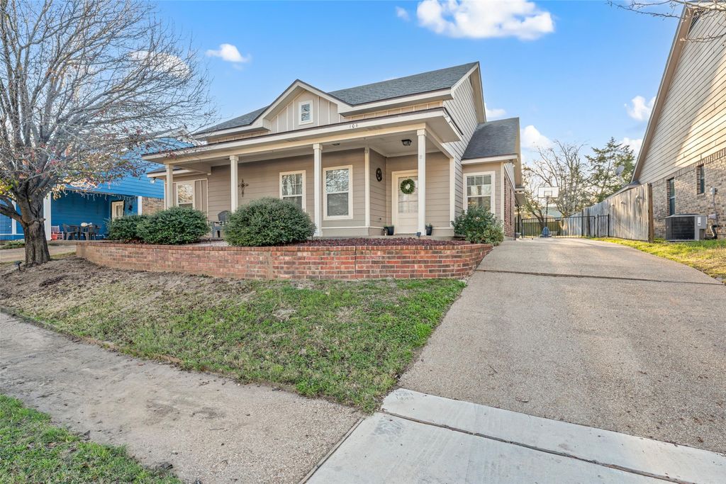 104 Flat Creek Drive, Robinson, TX 76706