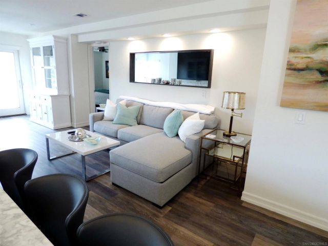 1115 Pearl Street 6, La Jolla, CA 92037