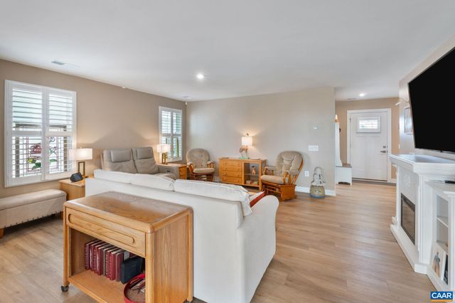 27 PINE KNOT DR, Palmyra, VA 22963