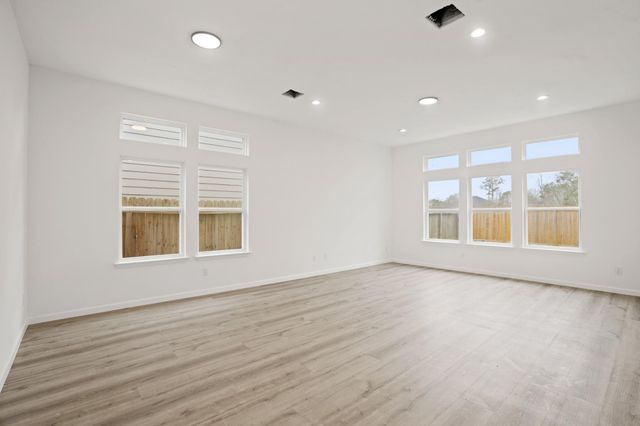 13902 Leabrandon Lane, Houston, TX 77045