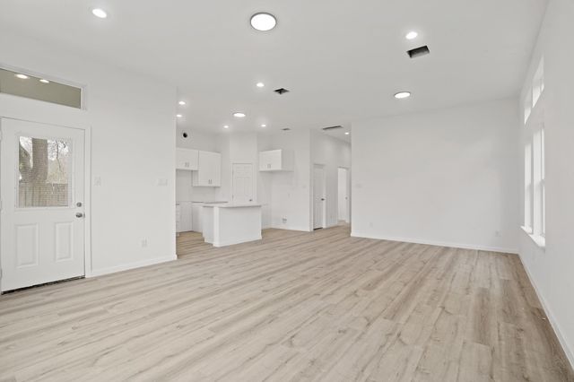 13902 Leabrandon Lane, Houston, TX 77045