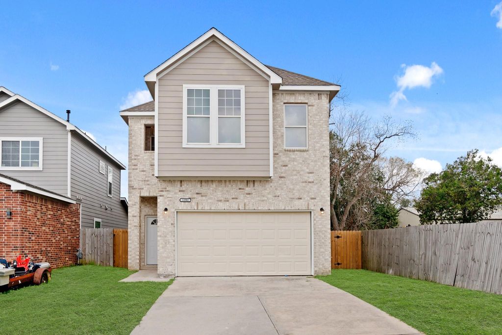 13902 Leabrandon Lane, Houston, TX 77045