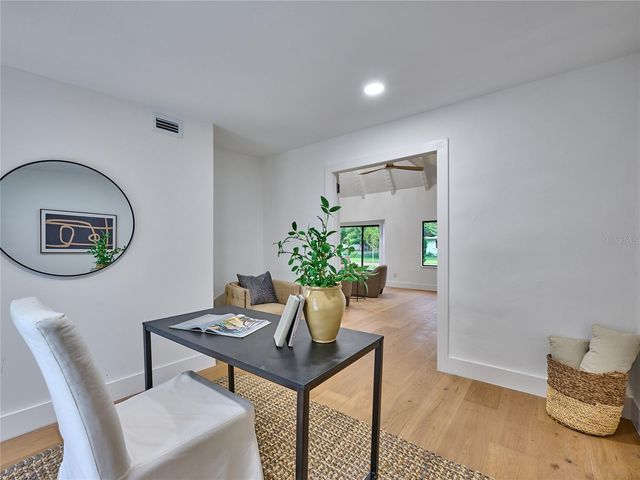 5209 2ND AVENUE N, St Petersburg, FL 33710