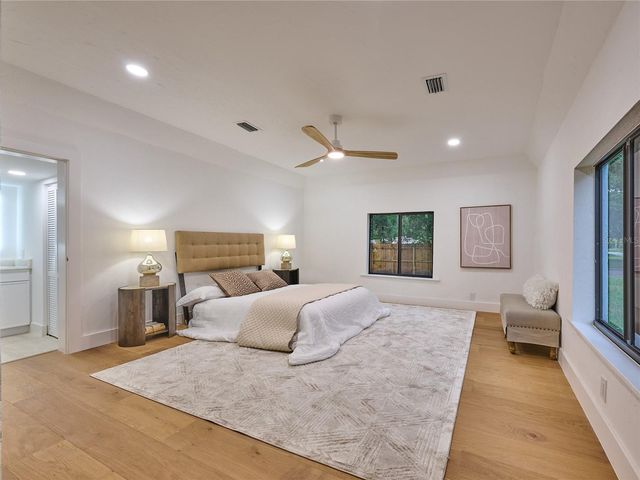 5209 2ND AVENUE N, St Petersburg, FL 33710