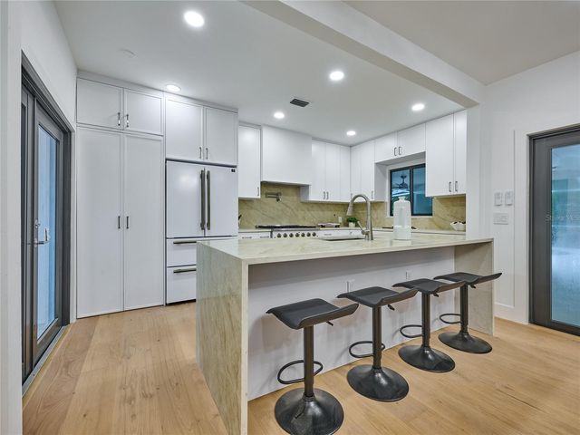 5209 2ND AVENUE N, St Petersburg, FL 33710