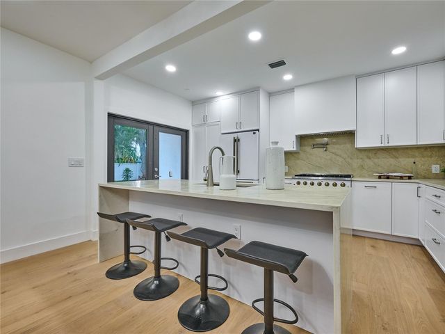 5209 2ND AVENUE N, St Petersburg, FL 33710