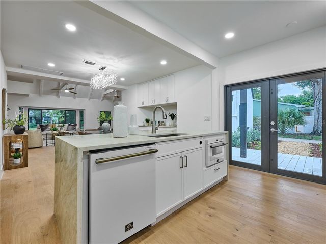 5209 2ND AVENUE N, St Petersburg, FL 33710