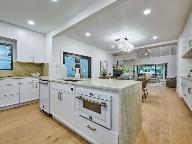 5209 2ND AVENUE N, St Petersburg, FL 33710
