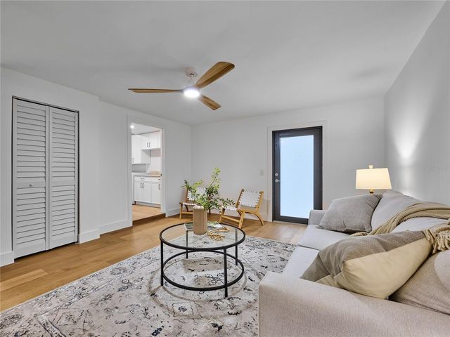 5209 2ND AVENUE N, St Petersburg, FL 33710