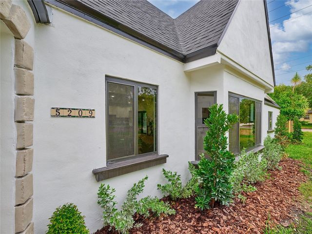5209 2ND AVENUE N, St Petersburg, FL 33710