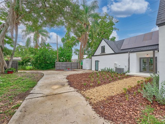 5209 2ND AVENUE N, St Petersburg, FL 33710