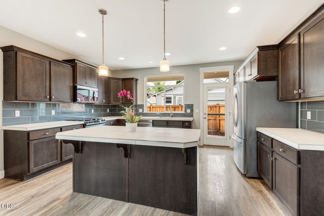 2801 NE Great Horned Place, Bend, OR 97701
