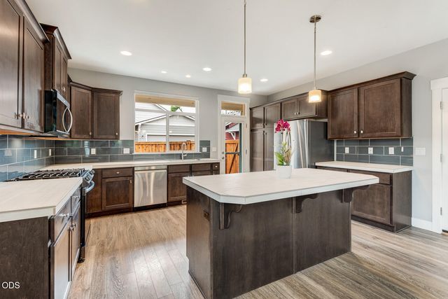 2801 NE Great Horned Place, Bend, OR 97701