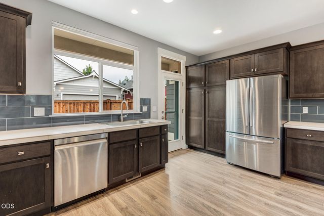 2801 NE Great Horned Place, Bend, OR 97701