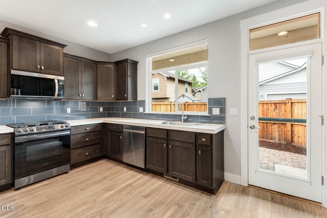 2801 NE Great Horned Place, Bend, OR 97701