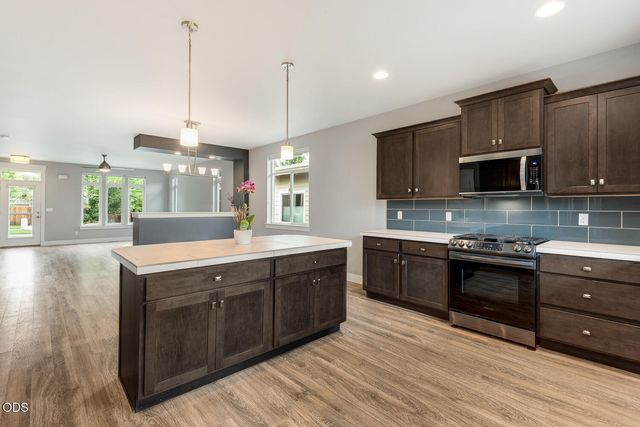 2801 NE Great Horned Place, Bend, OR 97701